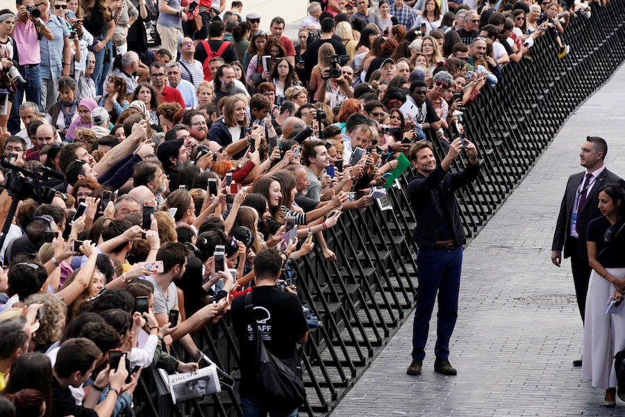 El actor estadounidense ha presentado en rueda de prensa su primera película como director, 'A star is born', que esta tarde tendrá su pase de gala en el Victoria Eugenia a las 18.15 horas dentro de la sección 'Perlas'