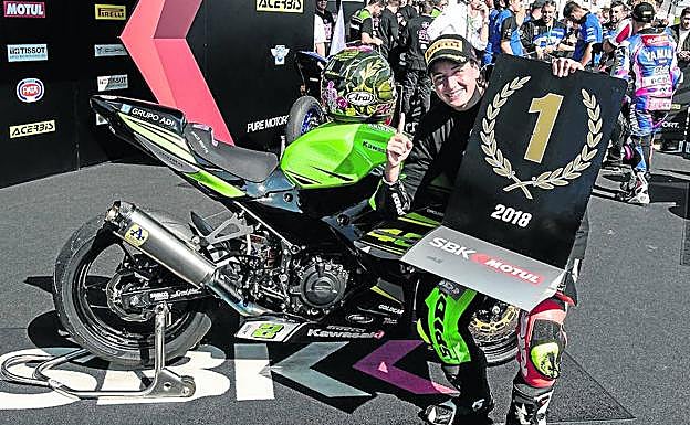 Ana, exultante en Magny- Cours, donde remontó 12 puestos antes de ganar el título. 