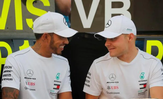 Lewis Hamilton y Valtteri Bottas. 