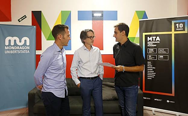 Aitor Lizartza, Asier Alea y Jose Mari Luzarraga, en la presentación de la iniciativa