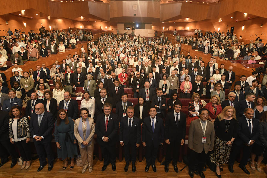 Foto de familia en el Palacio Euskalduna, al que acudirán 1.700 expertos y gobernantes de 80 países.