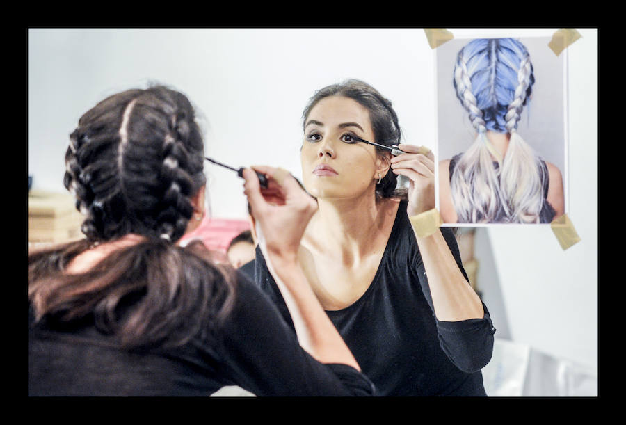 Ocho talentos de la aguja participan enel vigésimo séptimo Encuentro de Nuevos Creadores sobre la pasarela de Artium