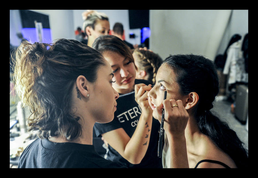 Ocho talentos de la aguja participan enel vigésimo séptimo Encuentro de Nuevos Creadores sobre la pasarela de Artium