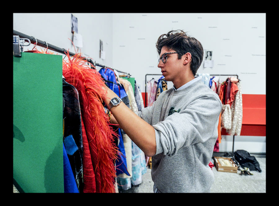 Ocho talentos de la aguja participan enel vigésimo séptimo Encuentro de Nuevos Creadores sobre la pasarela de Artium