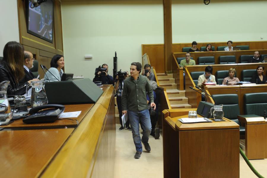 El Parlamento permite por primera vez en 38 años que alguien ajeno a un partido pronuncie un discurso en un pleno