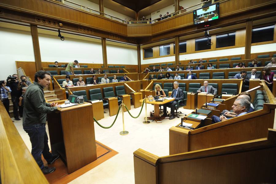 El Parlamento permite por primera vez en 38 años que alguien ajeno a un partido pronuncie un discurso en un pleno
