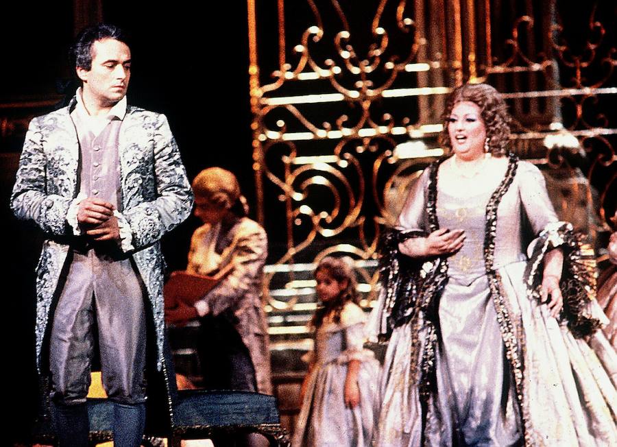 Caballé con Josep Carreras durante el ensayo de la ópera 'André Chenier'.