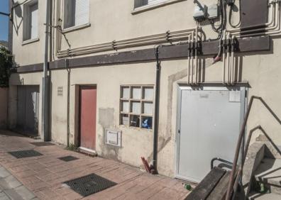 Imagen secundaria 1 - Los propietarios originales abandonaron esta zona y desde hace tiempo los edificios permanecen vacíos.