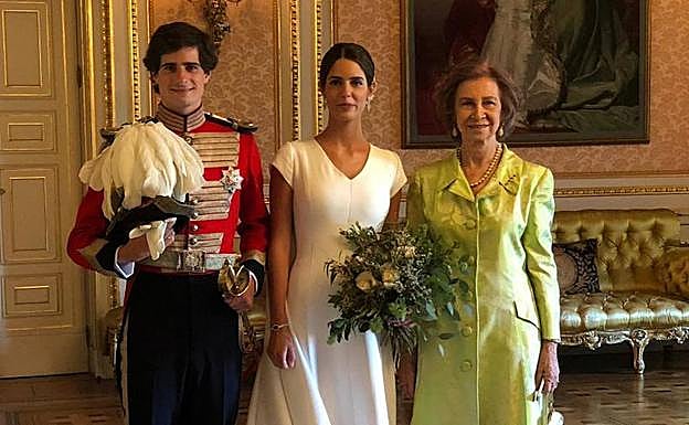 Fernando Fitz-James Stuart, Sofía Palazuelo y la reina Sofía, el sábado en la boda.