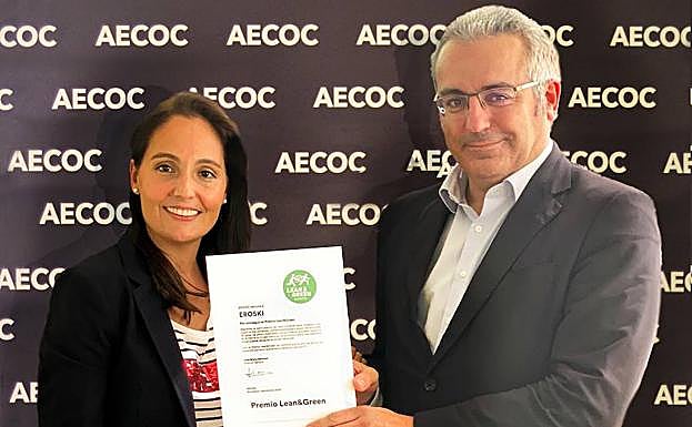 Entrega de la distinción.