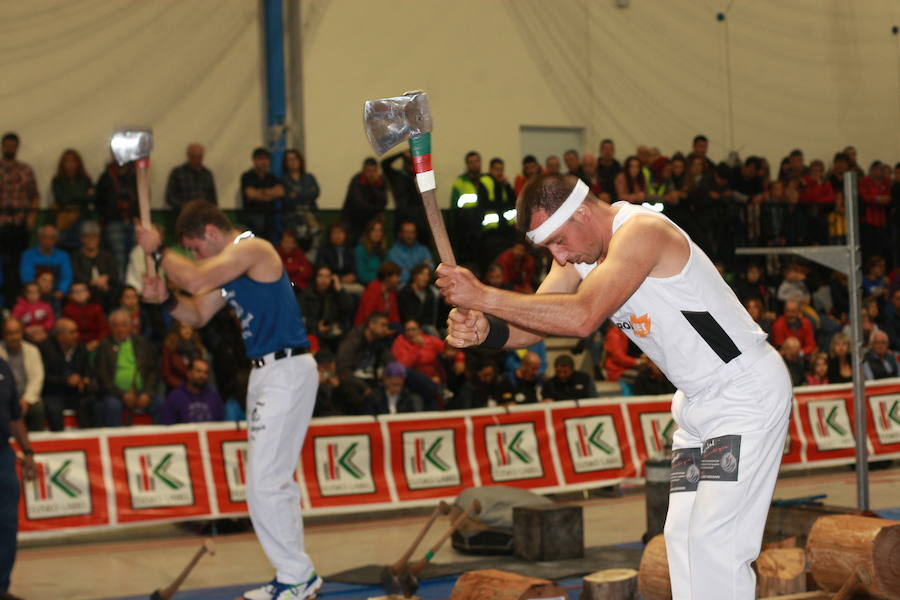 Fotos: Cientos de visitantes rinden culto a la sabrosa pinta alavesa en Pobes