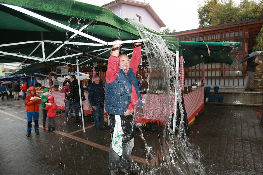 Fotos: Cientos de visitantes rinden culto a la sabrosa pinta alavesa en Pobes