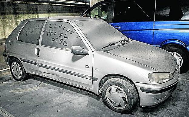El coche de Nadjedja, en su garaje de Zabalgana.
