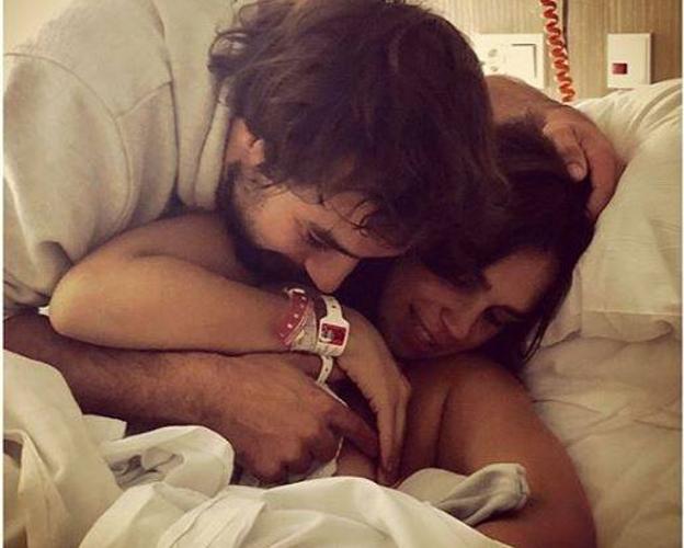 Elena Furiase sale del hospital tras dar a luz
