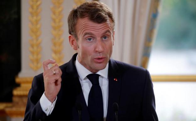 Macron cambia cuatro ministros pero mantiene el rumbo reformista