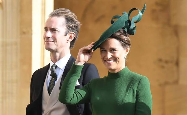 James Matthews y a su mujer, Pippa Middleton, a su llegada a la boda real de la princesa Eugenia de York con Jack Brooksbank. 