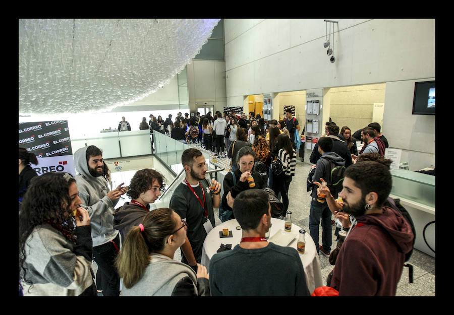 Alrededor de 150 universitarios participan en Gazte Up en una jornada dedicada a difundir pautas e iniciativas para encontrar trabajo