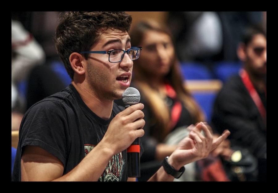 Alrededor de 150 universitarios participan en Gazte Up en una jornada dedicada a difundir pautas e iniciativas para encontrar trabajo