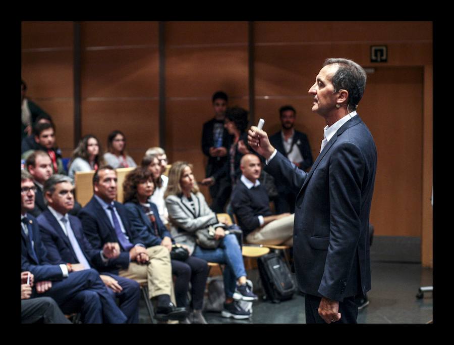 Alrededor de 150 universitarios participan en Gazte Up en una jornada dedicada a difundir pautas e iniciativas para encontrar trabajo