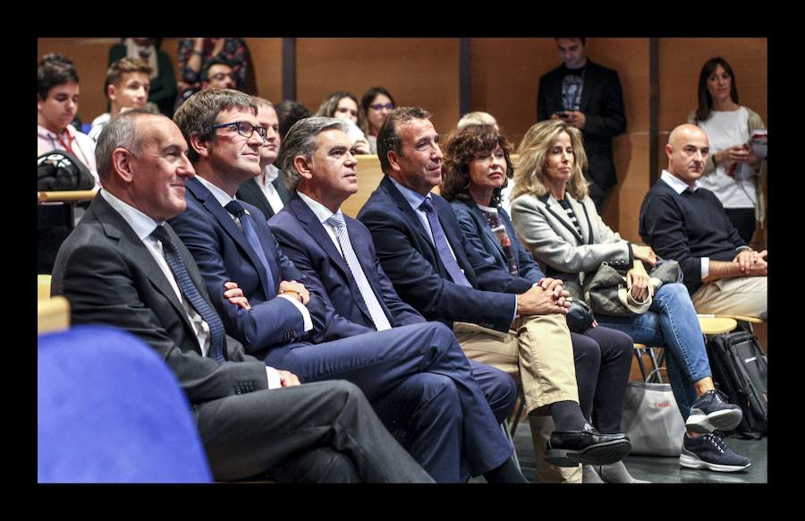 Alrededor de 150 universitarios participan en Gazte Up en una jornada dedicada a difundir pautas e iniciativas para encontrar trabajo