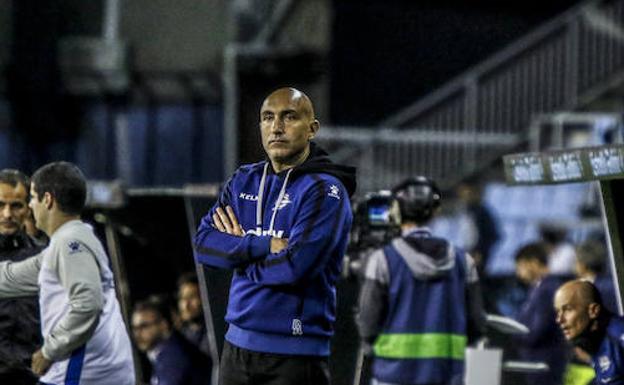 Abelardo, tranquilo duranet el partido.