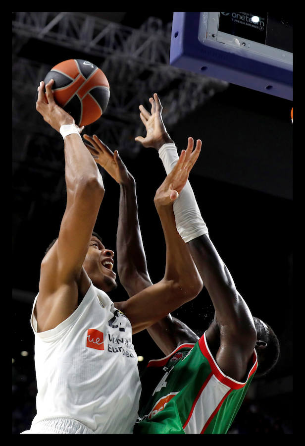 Las mejores fotografías del patido entre el Real Madrid y el Baskonia correspondiente a la tercera jornada de la Euroliga.