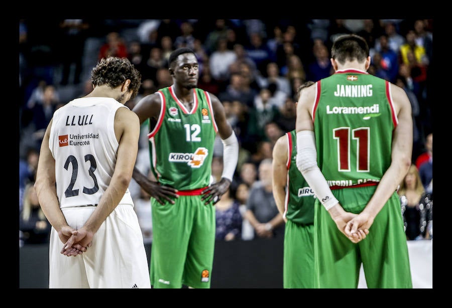 Las mejores fotografías del patido entre el Real Madrid y el Baskonia correspondiente a la tercera jornada de la Euroliga.