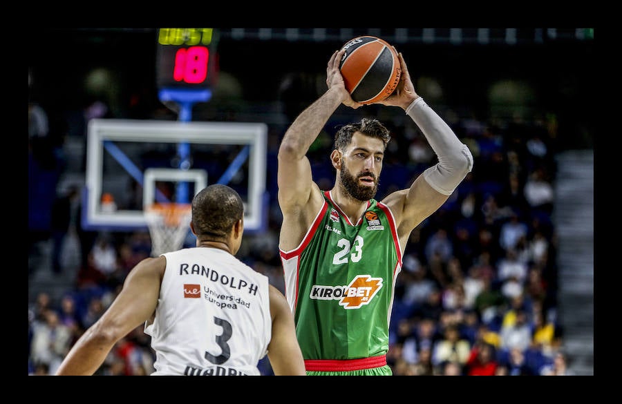 Las mejores fotografías del patido entre el Real Madrid y el Baskonia correspondiente a la tercera jornada de la Euroliga.