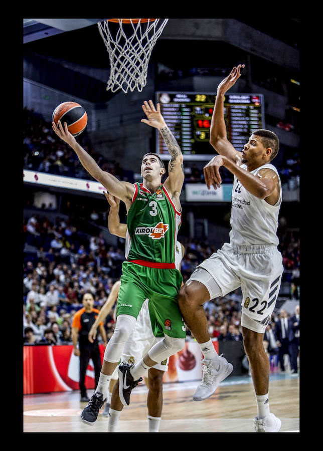 Las mejores fotografías del patido entre el Real Madrid y el Baskonia correspondiente a la tercera jornada de la Euroliga.