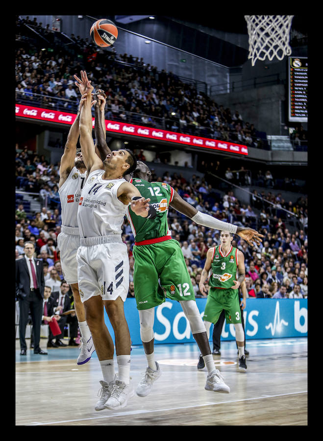 Las mejores fotografías del patido entre el Real Madrid y el Baskonia correspondiente a la tercera jornada de la Euroliga.