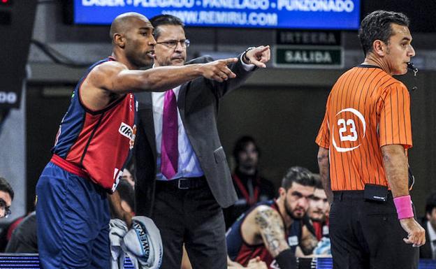 Martínez y Granger, durante el partido en el Buesa. 