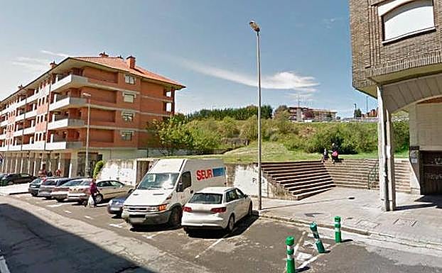 La nueva pista deportiva ocupará el solar vacío entre Lapurdi y Tximelarre. 