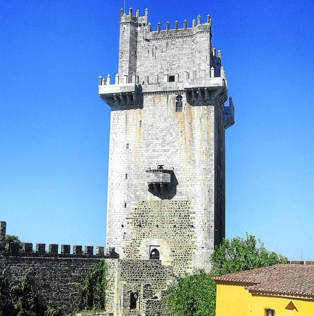Torre del homenaje en el castillo de Beja. 