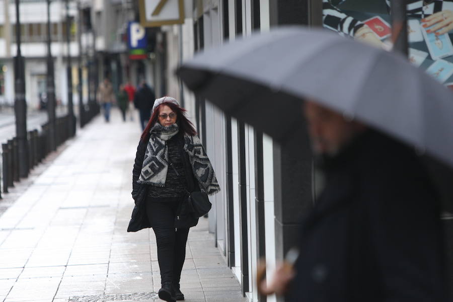 Fotos: El frío llega a Vitoria y la nieve a Álava