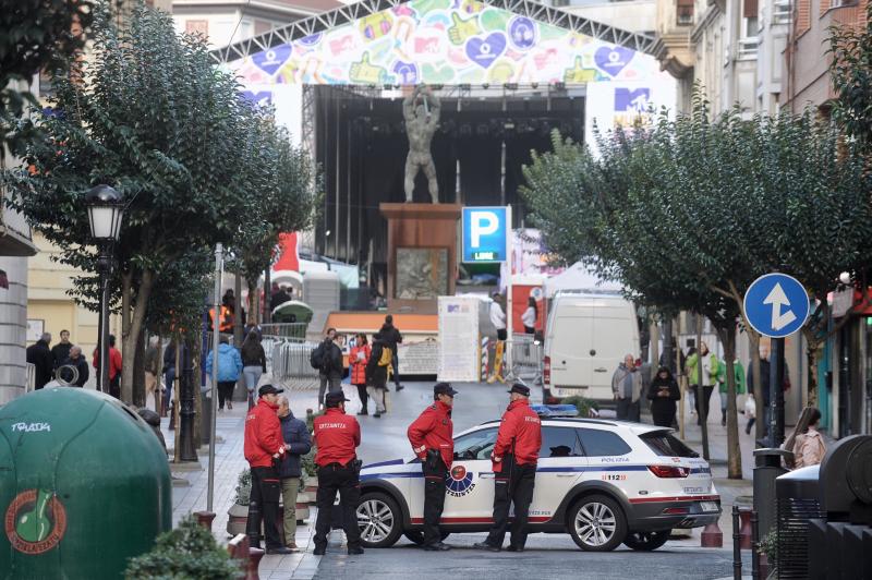 Un cartel que hará desfilar a La Pegatina, Muchachito, Iseo & Dodosound y Revolta Permanent por la Herriko Plaza. 