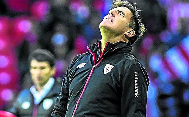 Berizzo muestra su contrariedad en un lance del partido ante el Valencia. 
