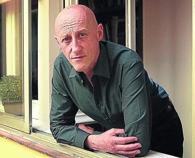 «Los buenos somos muchos más que los malos», defiende Jorge Martínez, el líder de la banda de rock Ilegales. 