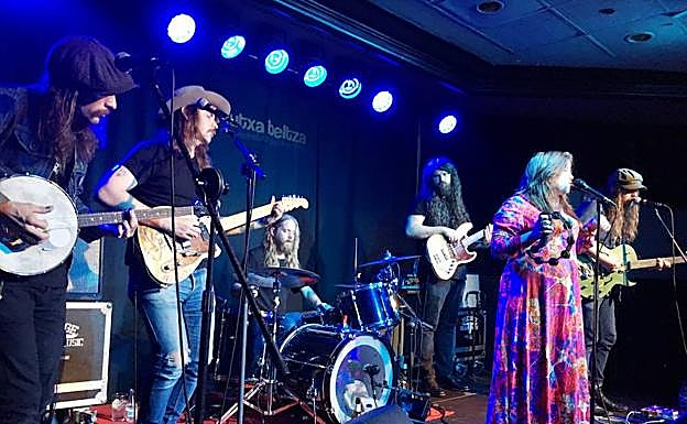 El sexteto originario de Birmingham, Alabama, armado con dos guitarras y un banjo.