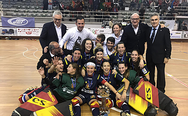 La selección española celebra el título de Europa en Portugal. 