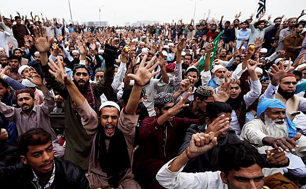 Miles de personas protestan en Pakistán, por segundo día consecutivo, contra la absolución de la cristiana Asia Bibi condenada a muerte por blasfemia.