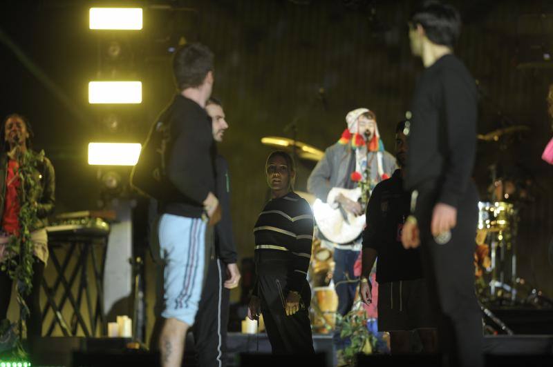 La banda, que actúa este sábado en el estadio del Athletic, realiza su primera toma de contacto con el escenario en el que también actuarán Muse y Berri Txarrak