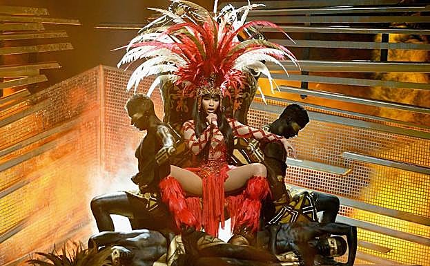 Nicki Minaj durante su actuación de 2015 en los MTV Video Music Awards.