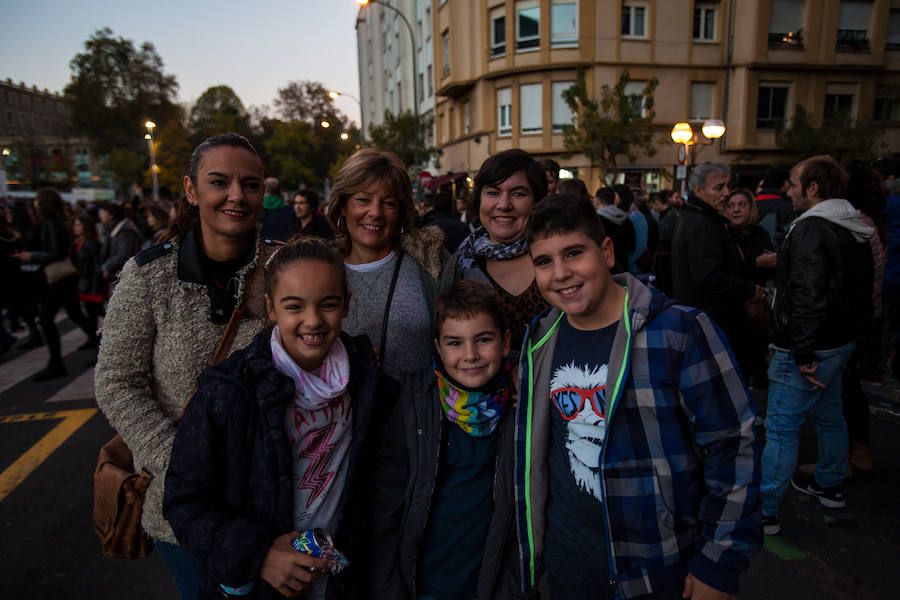 Arantza Carrera, María y Sonia Díaz, junto a los pequeños Leizar, Lucas y Aimar, que quería ver a sus presentadores favoritos de MTV.