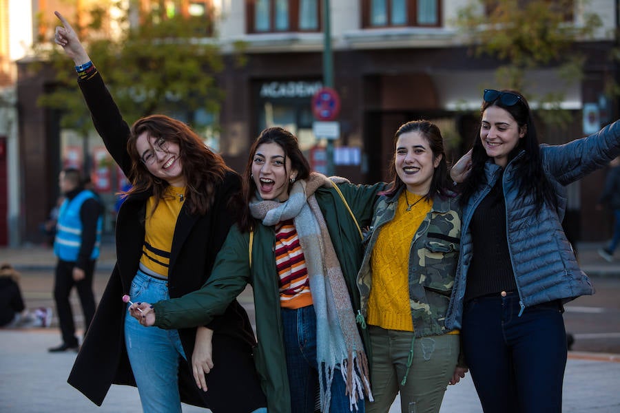 Jeniffer Ledesma, Sara Renovales, Eneritz Ansoleaga y Zaira Higuera, procedentes de Sopela, listas para coger sitio en la pista del estadio.