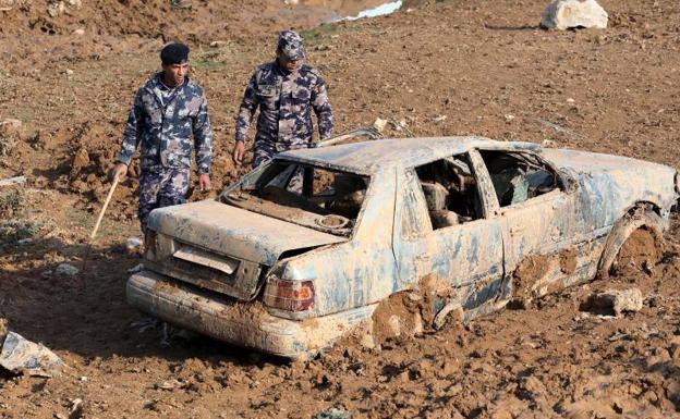 Al menos doce muertos por las inundaciones en Jordania