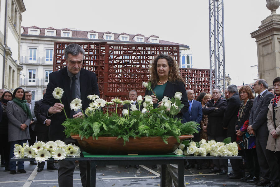 Fotos: Homenaje en el Parlamento vasco a las víctimas en el Día de la Memoria