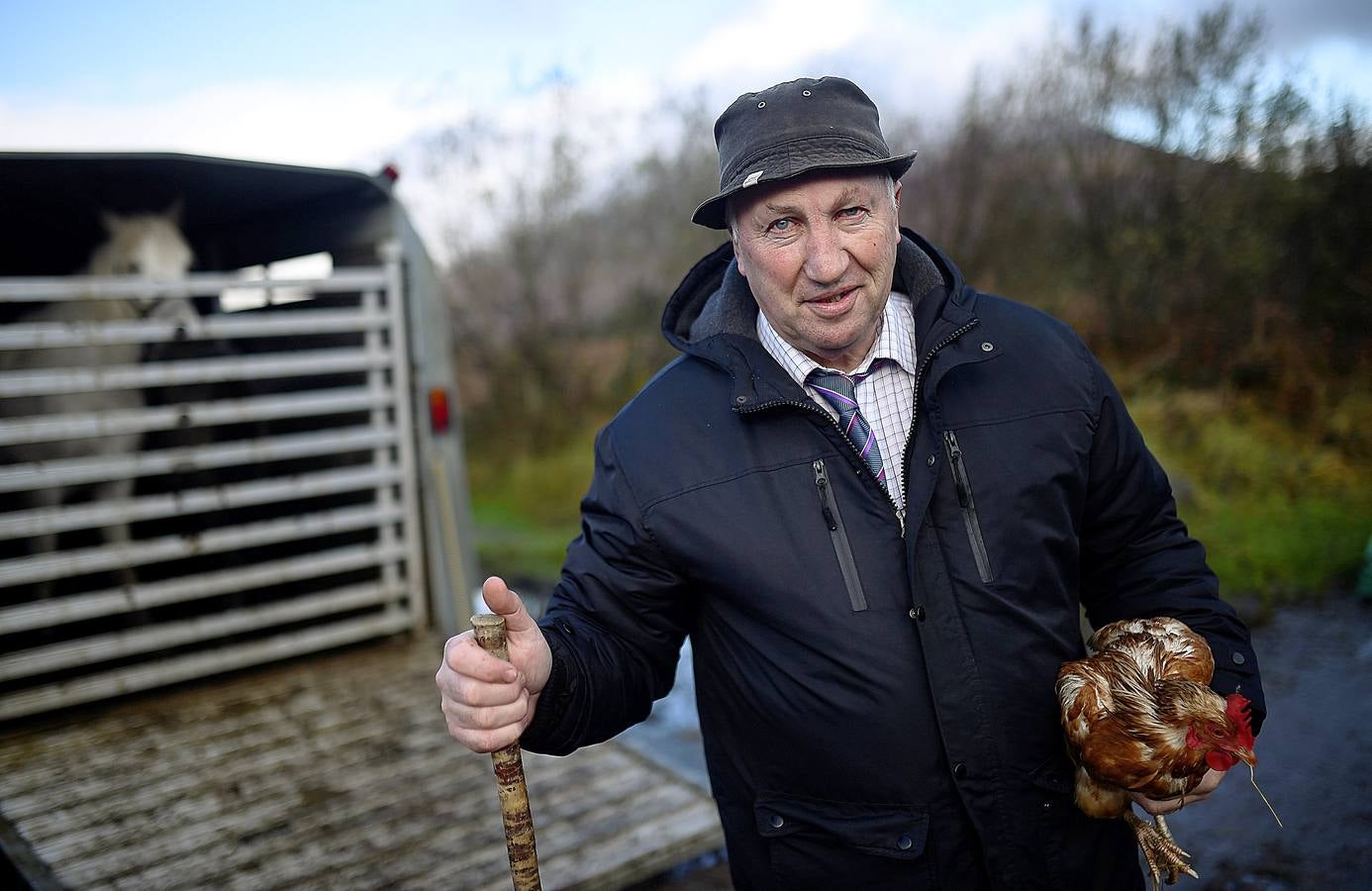 Maam Cross es una encrucijada en Connemara, condado de Galway, Irlanda. En ella se desarrolla una de las ferias agrícolas y de ganado más tradicionales en la que los granjeros locales venden los excedentes de producción para complementar sus exiguos ingresos. Este año premiará al mejor de los populares ponis de Connemara y quienes asistan podrán participar en el campeonato de lanzamiento de herradura. 