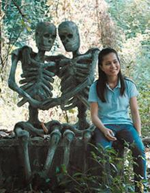 Imagen secundaria 2 - Imágenes de 'Uncle Boonmee recuerda sus vidas pasadas', 'Tropical Malady' y 'Cemetery of Splendour'.