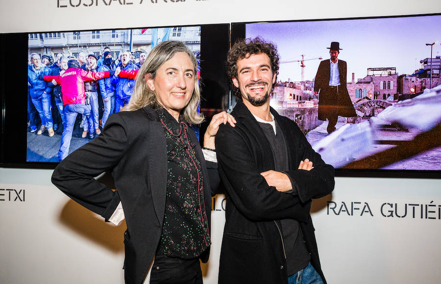 Los fotoperiodistas de EL CORREO premiados, Blanca Castillo y Rafa Gutiérrez. 