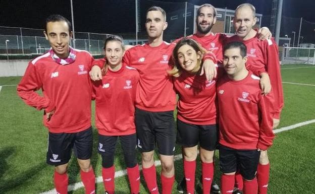 Integrantes de Geu Be que jugarán con el Athletic la liga Genuine Santander. 